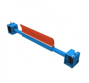 Primary polyurethane conveyor belt cleaner